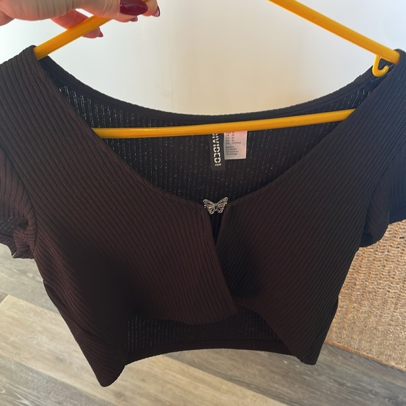 Butterfly Crop Top 🩷✨ Sz M - Picture 7 of 7